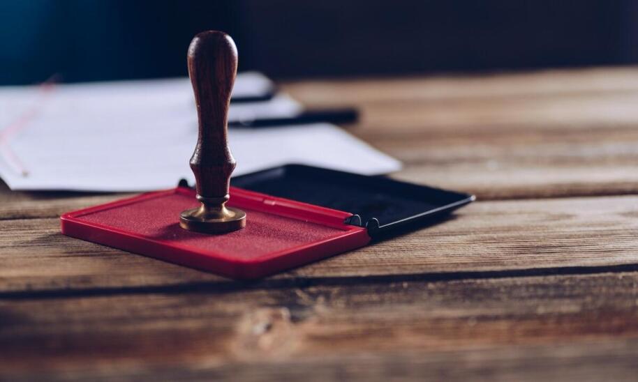 Jakie są koszty związane z poświadczeniem podpisu przez notariusza? Jakie są koszty związane z poświadczeniem podpisu przez notariusza?