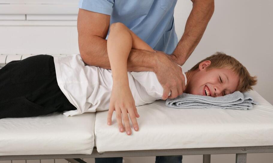 Osteopatia dziecięca – jak przebiega pierwsza wizyta?
