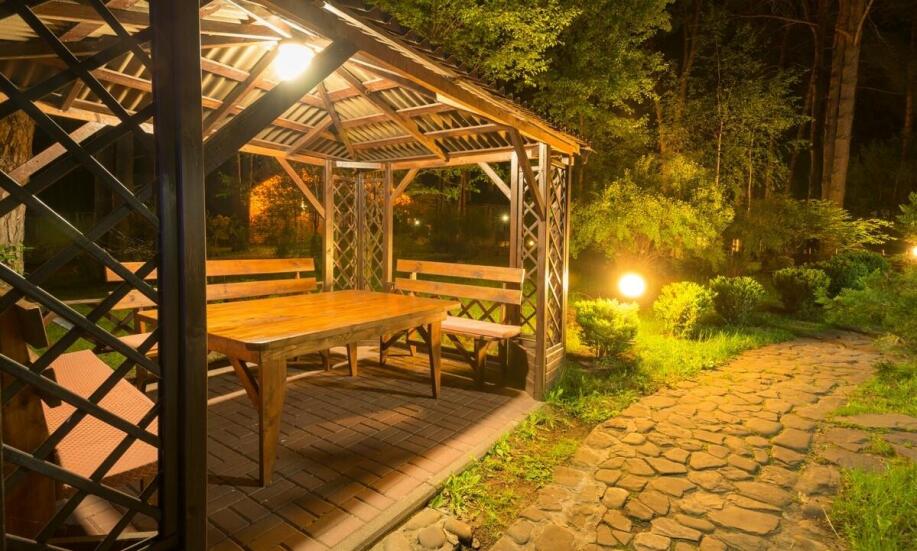 Siatka kamuflażowa jako element ochrony przed insektami – co warto wiedzieć?