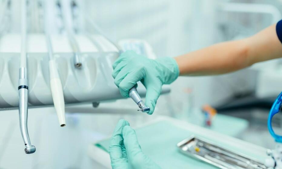 Jakie wskazania do zastosowania koron dentystycznych?