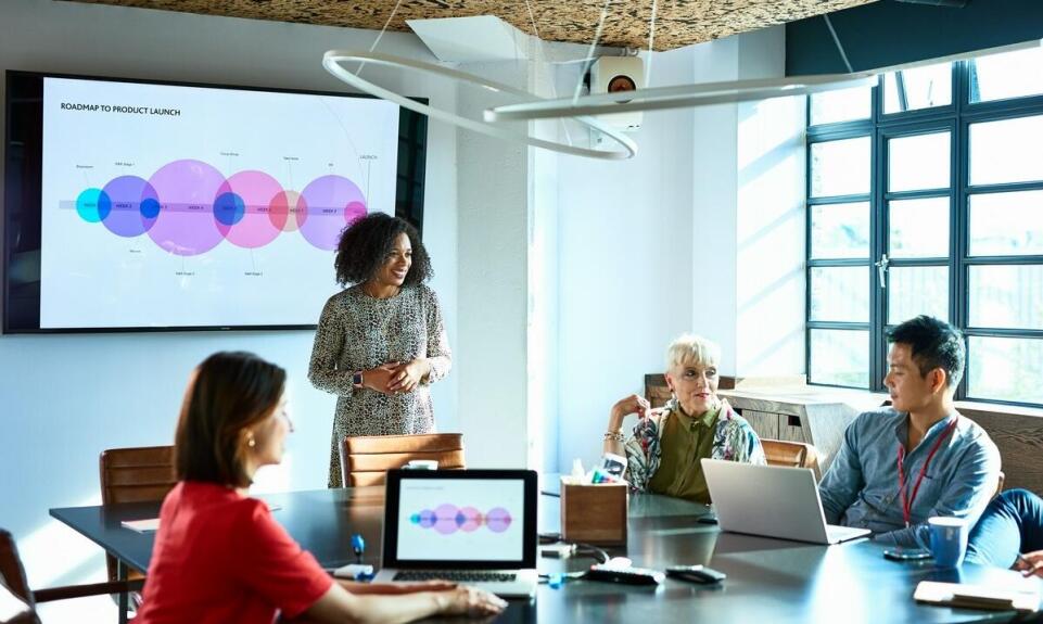 Jakie są zalety korzystania z usług agencji w kontekście outsourcingu pracowniczego?