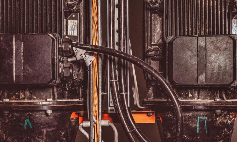 Jak baterie Hawker wpływają na wydajność wózków widłowych?