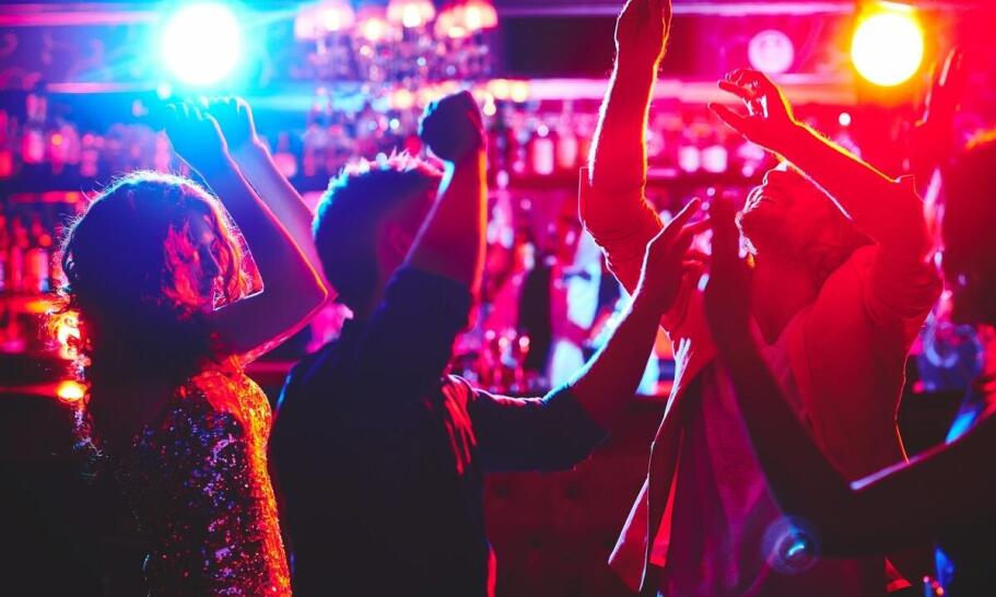 Jakie są korzyści z organizacji wieczorów panieńskich i kawalerskich z Laser Tag?