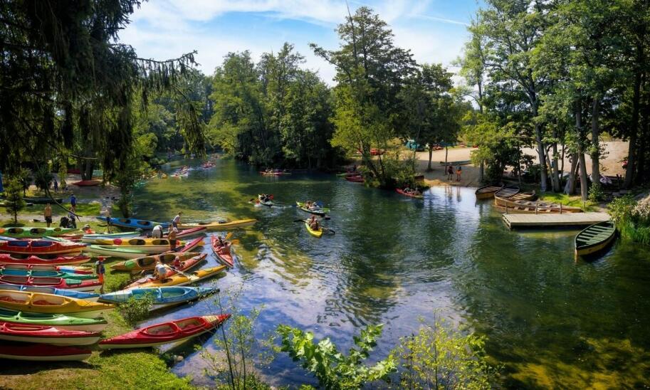 Wodne atrakcje dla całej rodziny – co wybrać na wakacje?