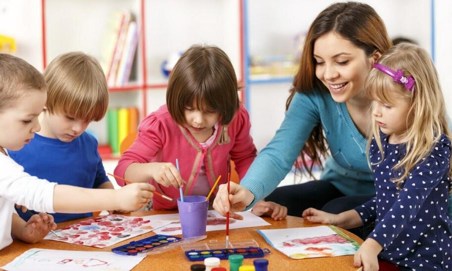 Zajęcia plastyczne w przedszkolu językowym - co oferujemy? Zajęcia plastyczne w przedszkolu językowym - co oferujemy?