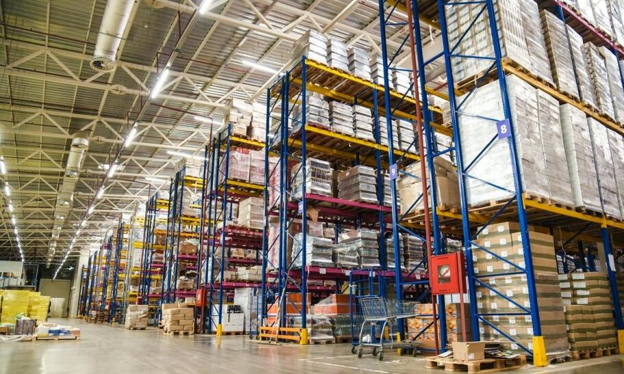 Co to są palety europodobne i gdzie je kupić w Warszawie?