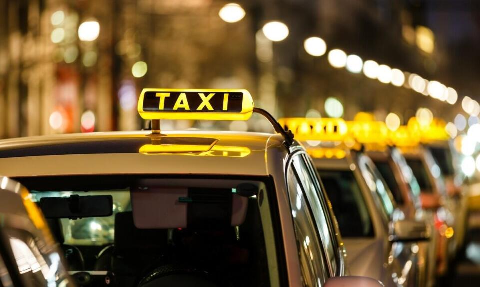 Dlaczego warto korzystać z usług taxi 24/7? Dlaczego warto korzystać z usług taxi 24/7?
