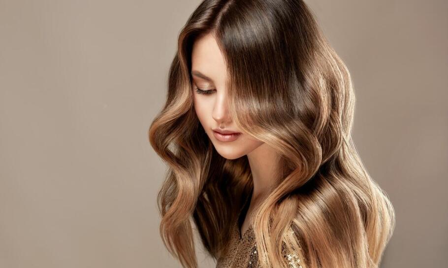 Fryzura na wyjątkową okazję — jak wygląda przygotowanie do ślubu w profesjonalnym salonie?