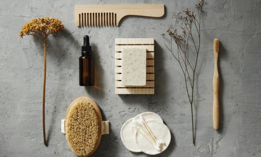 Ekologiczne opakowania dla kosmetyków hotelowych – jak wpływają na postrzeganie marki?