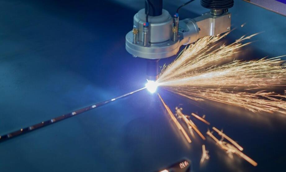 Proces laserowego cięcia stali: etapy i zastosowanie Proces laserowego cięcia stali: etapy i zastosowanie