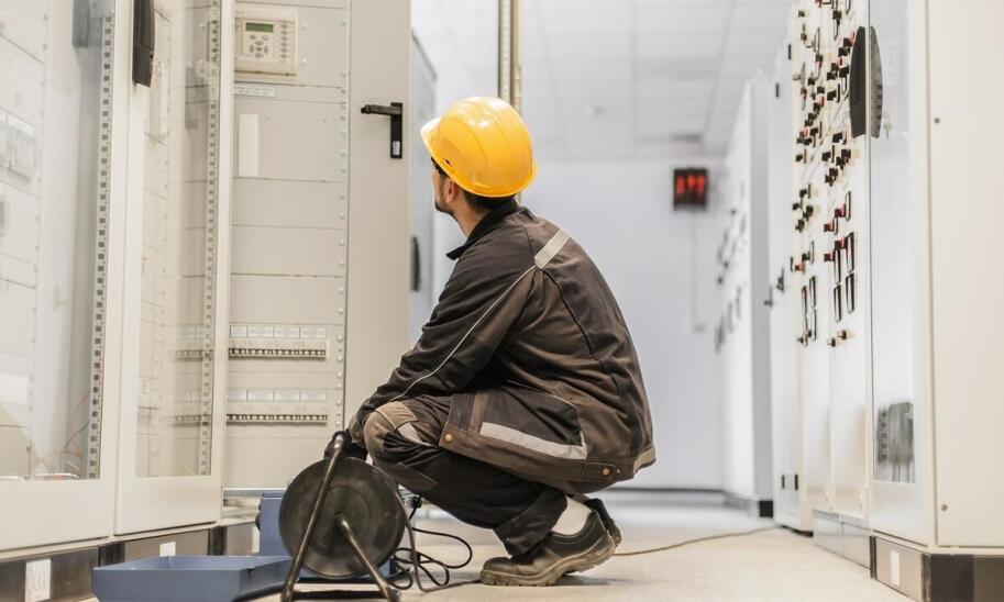 Kluczowe aspekty projektowania nowych instalacji elektrycznych dla przemysłu Kluczowe aspekty projektowania nowych instalacji elektrycznych dla przemysłu