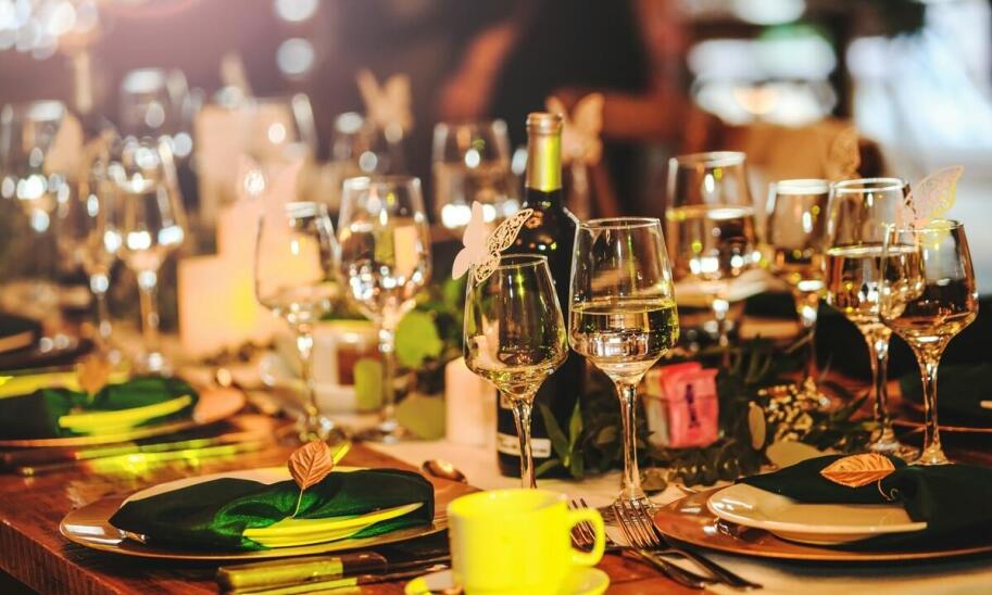 Jak zorganizować niezapomniane rocznice w restauracji? Jak zorganizować niezapomniane rocznice w restauracji?