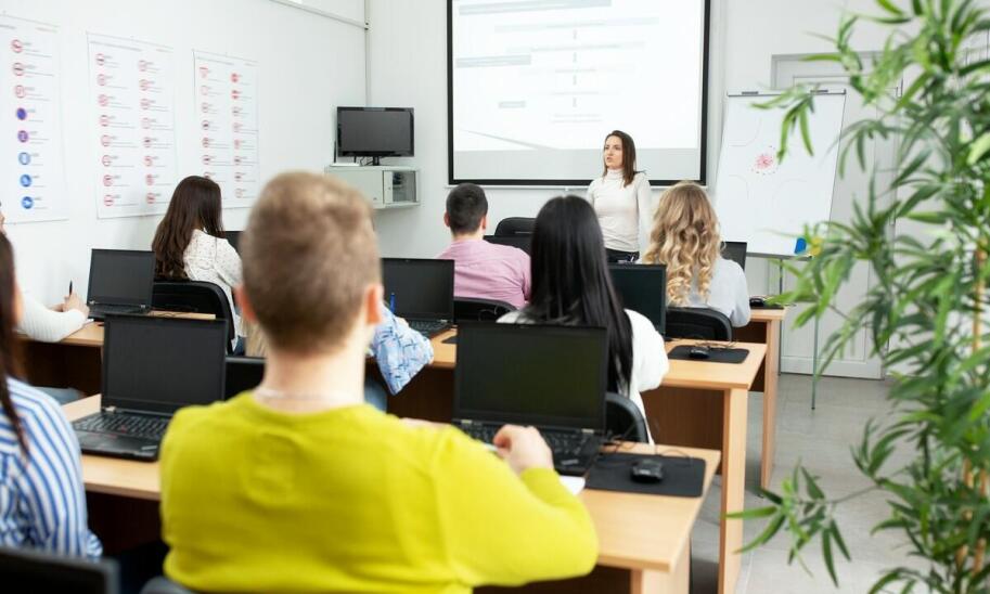 Jak dostosować kurs na prawo jazdy do indywidualnych potrzeb kursanta? Jak dostosować kurs na prawo jazdy do indywidualnych potrzeb kursanta?