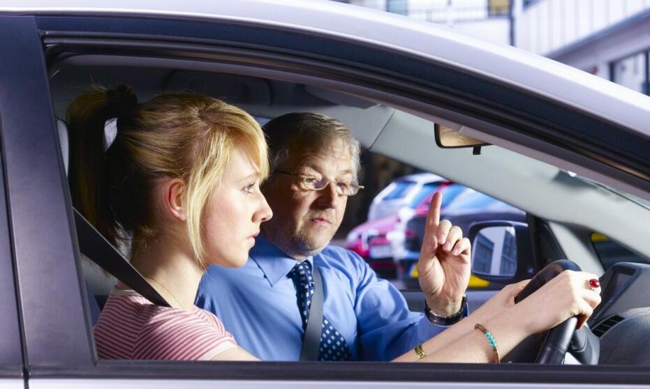 Co wyróżnia doświadczonych instruktorów w auto szkole? Co wyróżnia doświadczonych instruktorów w auto szkole?