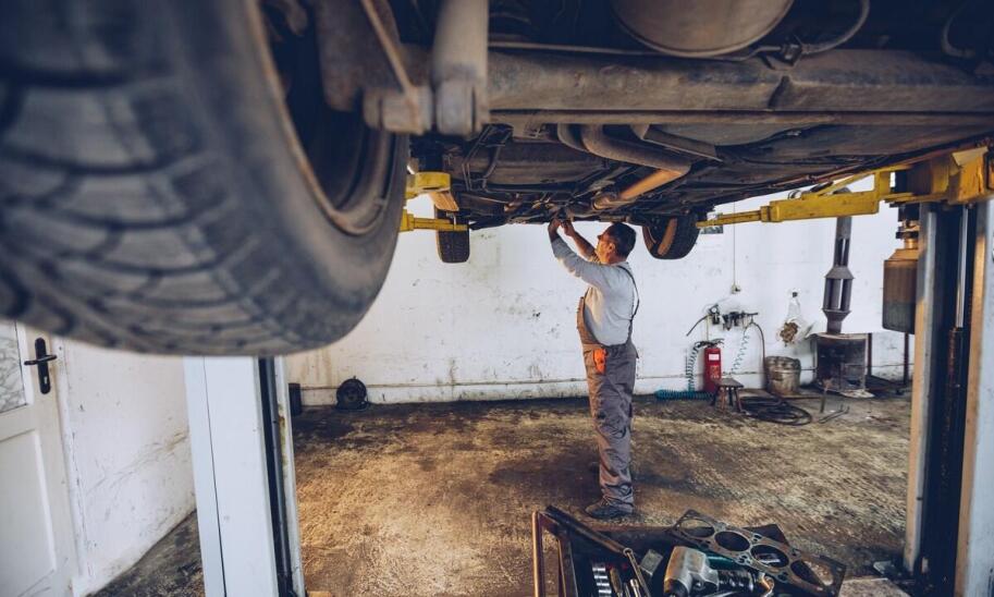 Dlaczego warto korzystać z usług mechanika z Kielc przed długą podróżą? Dlaczego warto korzystać z usług mechanika z Kielc przed długą podróżą?
