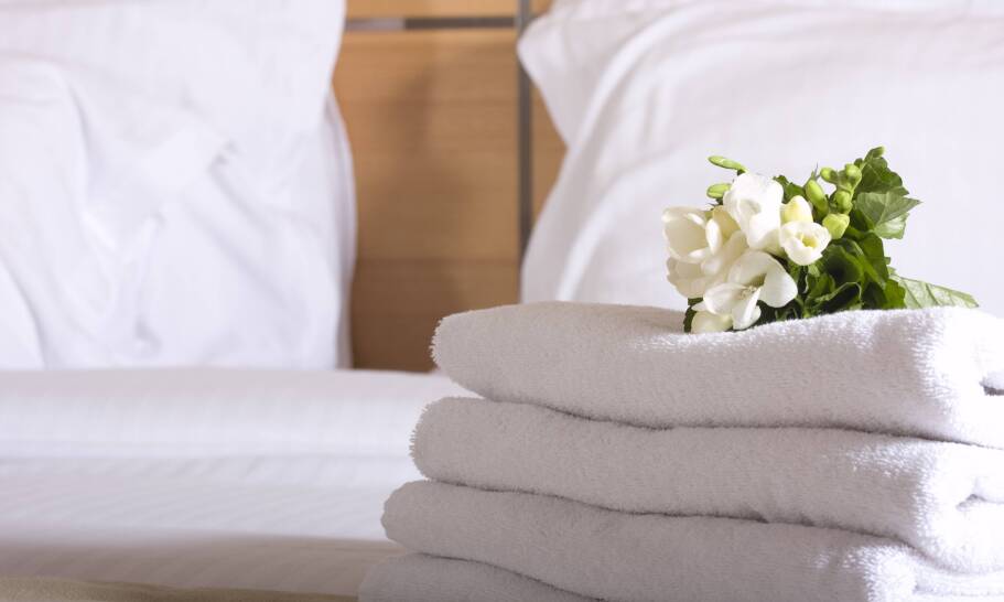 Wymiana ręczników w hotelu – standardy, częstotliwość i oczekiwania gości Wymiana ręczników w hotelu – standardy, częstotliwość i oczekiwania gości