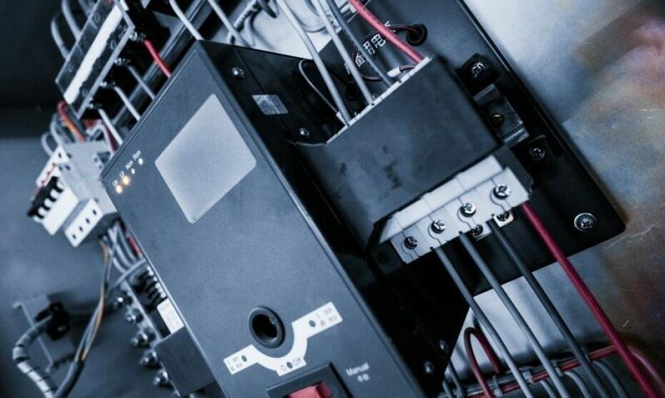 Jakie usługi oferują sklepy elektryczne poza sprzedażą produktów? Jakie usługi oferują sklepy elektryczne poza sprzedażą produktów?