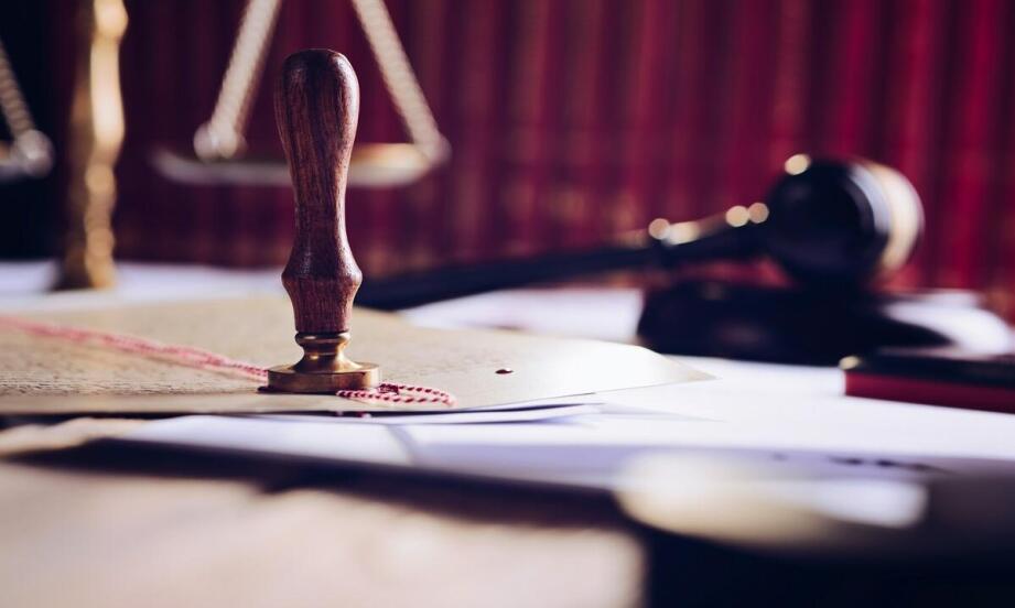 Jakie są zasady sporządzania aktów notarialnych przy zakładaniu spółek?