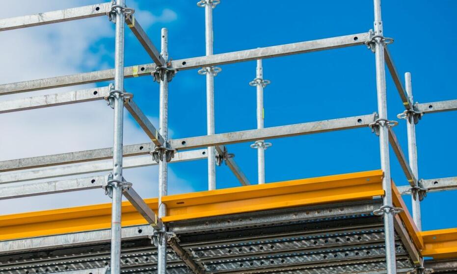 Bezpieczeństwo na budowie – znaczenie odpowiedniego montażu rusztowań dolnośląskich Bezpieczeństwo na budowie – znaczenie odpowiedniego montażu rusztowań dolnośląskich