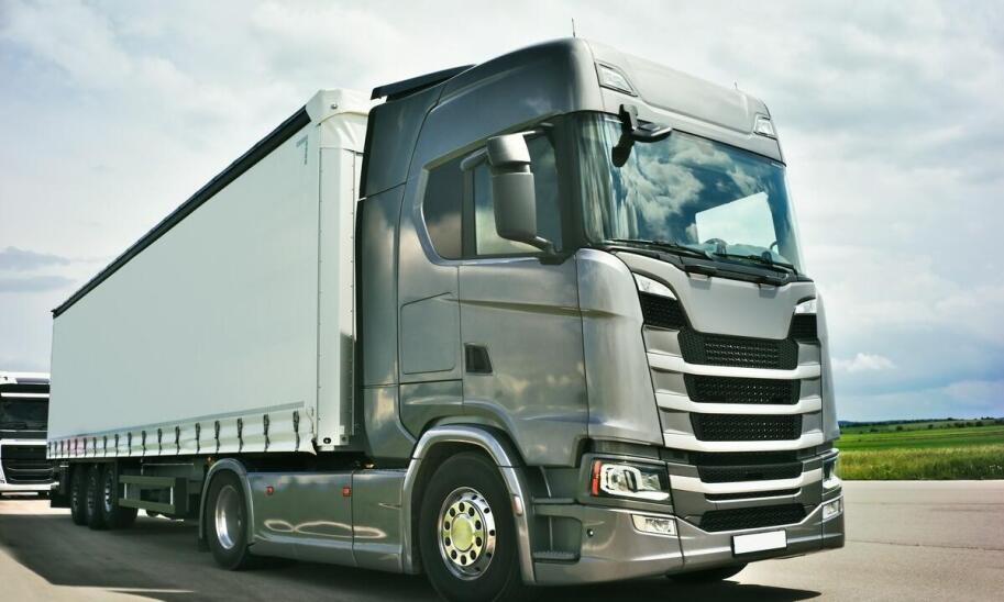 Części do ruchomej podłogi – jak zapewniają bezpieczeństwo podczas transportu?