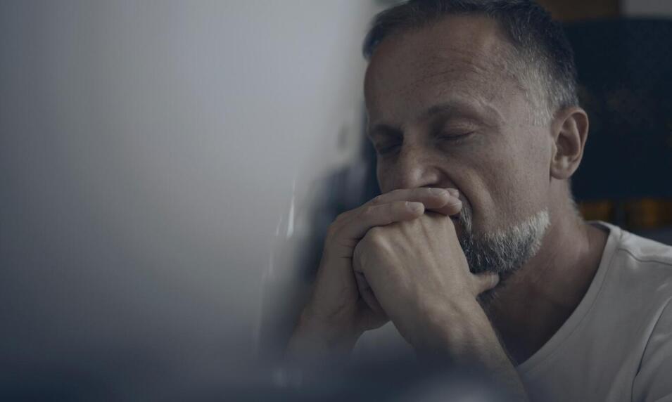 Zwykły smutek czy depresja — kiedy szukać pomocy u psychologa?