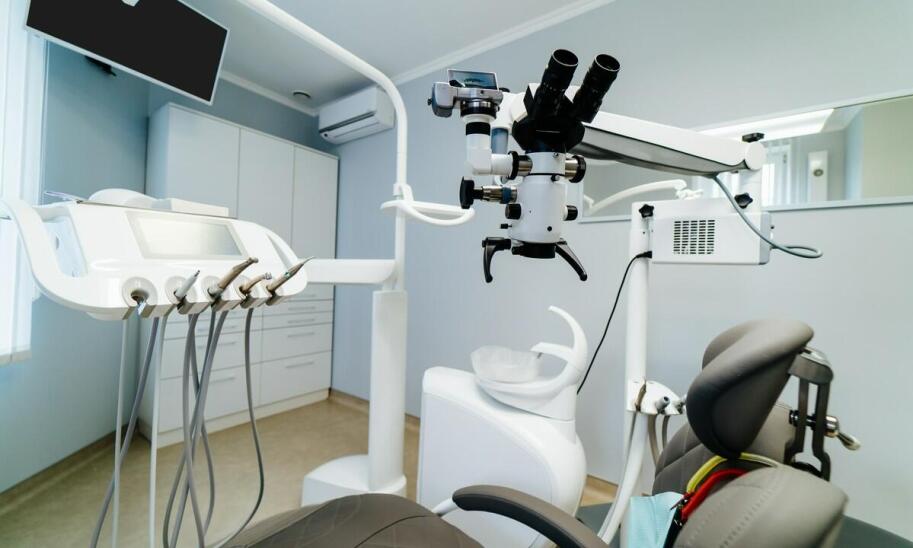 Jakie są korzyści płynące z mikroskopowej endodoncji dla precyzji leczenia kanałowego? Jakie są korzyści płynące z mikroskopowej endodoncji dla precyzji leczenia kanałowego?