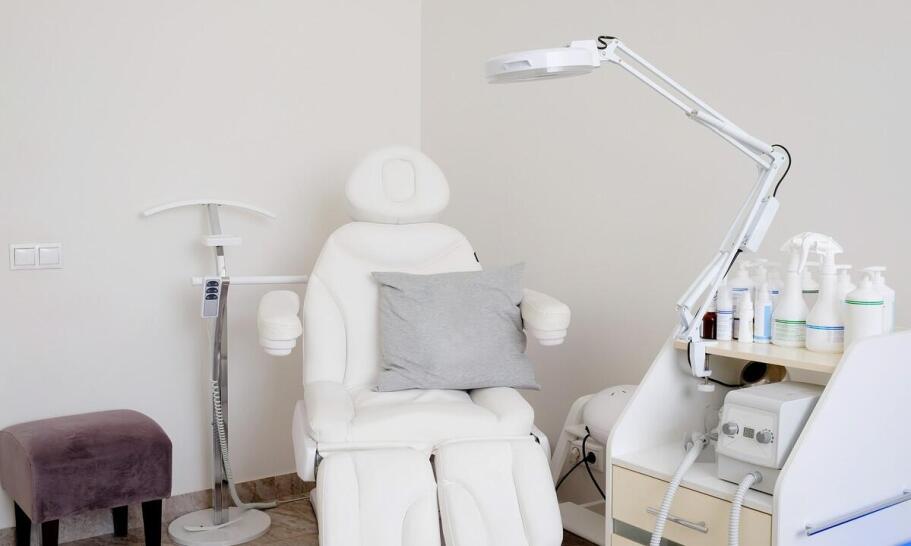 Jakie są etapy zabiegu depilacji laserowej w profesjonalnym salonie? Jakie są etapy zabiegu depilacji laserowej w profesjonalnym salonie?