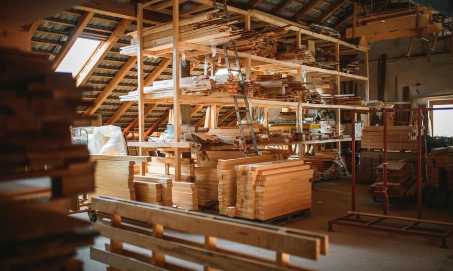 Wybór materiałów do produkcji bram garażowych rolowanych – co warto wiedzieć? Wybór materiałów do produkcji bram garażowych rolowanych – co warto wiedzieć?