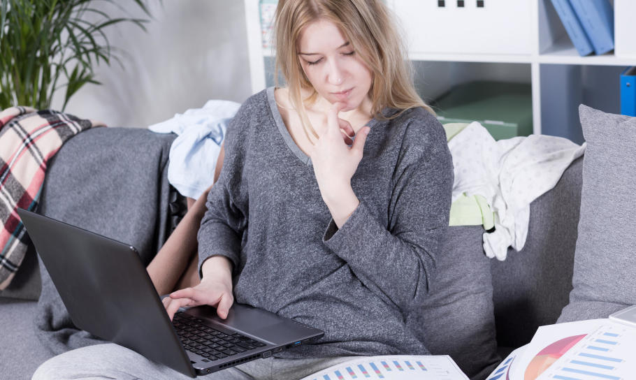 Jak wybrać dres w trakcie pracy Home Office?