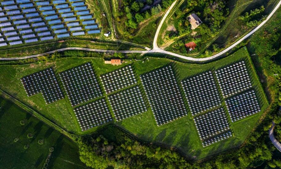 Wpływ nowoczesnych technologii na rozwój instalacji fotowoltaicznych