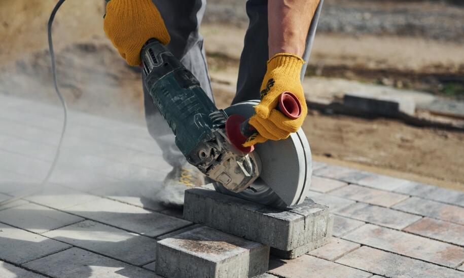 Cięcie diamentowe w betonie jako rozwiązanie dla trudnych warunków terenowych Cięcie diamentowe w betonie jako rozwiązanie dla trudnych warunków terenowych
