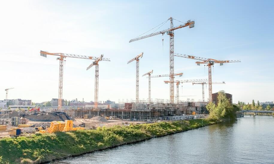 Jak dobrać odpowiedni dźwig do specyfiki projektu budowlanego?