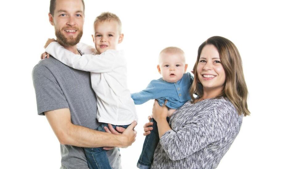 Dlaczego warto wykonać rodzinne zdjęcia w profesjonalnym studiu fotograficznym? Dlaczego warto wykonać rodzinne zdjęcia w profesjonalnym studiu fotograficznym?
