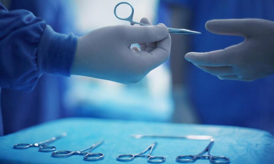 Jakie są najczęstsze powikłania po operacji przepukliny i jak ich unikać? Jakie są najczęstsze powikłania po operacji przepukliny i jak ich unikać?