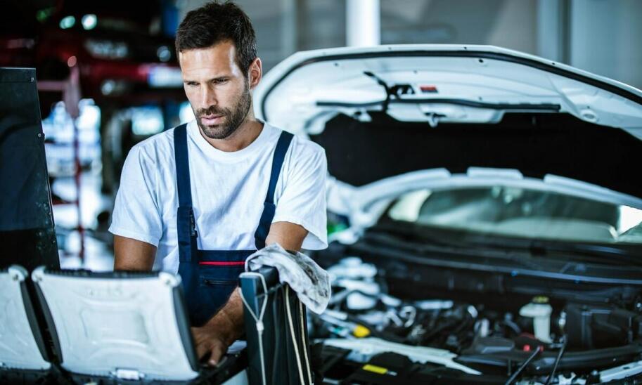 Jak dobry mechanik samochodowy dba o minimalizację czasu naprawy? Jak dobry mechanik samochodowy dba o minimalizację czasu naprawy?