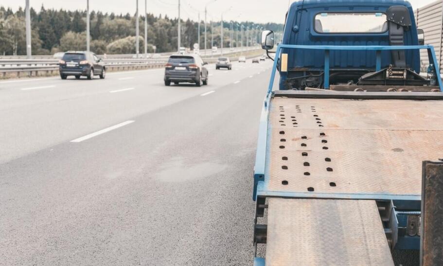 Skuteczne holowanie po kolizji - procedury i wsparcie