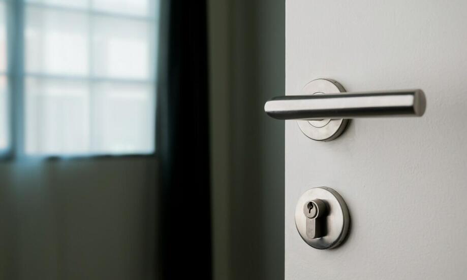 Jakie korzyści płyną z montażu nowoczesnych zamków w domu?