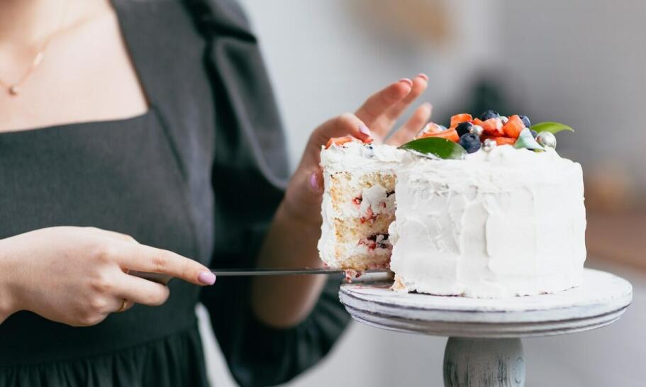 Wpływ sezonowości na wybór smaków tortów weselnych Wpływ sezonowości na wybór smaków tortów weselnych