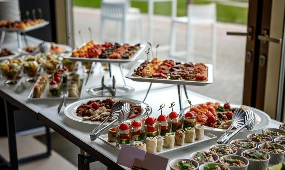 Jak catering dostosowuje się do indywidualnych potrzeb dietetycznych dzieci?