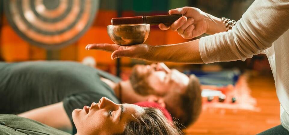 Jak kurs kamertonów może wzbogacić Twoje umiejętności terapeutyczne? Jak kurs kamertonów może wzbogacić Twoje umiejętności terapeutyczne?