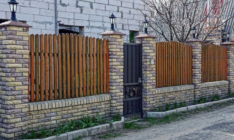 Czy ogrodzenie łupane musi być impregnowane?