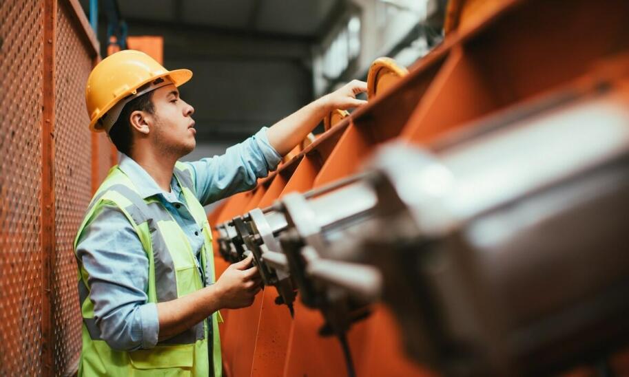 Co obejmuje kompleksowa wycena aktywów przez firmę rzeczoznawczą?