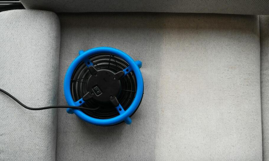 Pranie tapicerki meblowej a ochrona materiałów – co musisz wiedzieć?