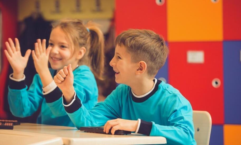 Jak niepubliczna szkoła podstawowa dba o bezpieczeństwo i komfort uczniów podczas zajęć?