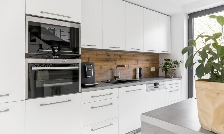 Jakie są trendy kolorystyczne w kuchniach na wymiar?