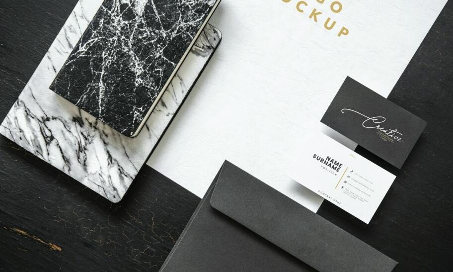 Wizytówki cyfrowe vs tradycyjne: co wybrać dla swojej firmy?