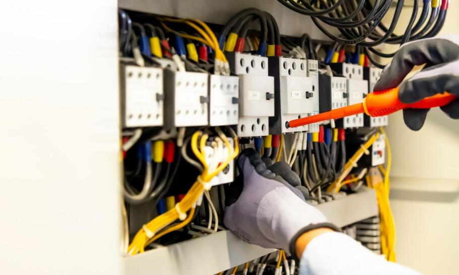 Instalacje silnoprądowe w domach jednorodzinnych - kluczowe informacje Instalacje silnoprądowe w domach jednorodzinnych - kluczowe informacje