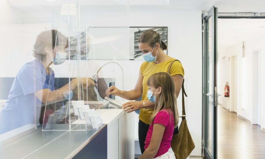 Jak informowanie klienta o kosztach naprawy wpływa na jego satysfakcję?