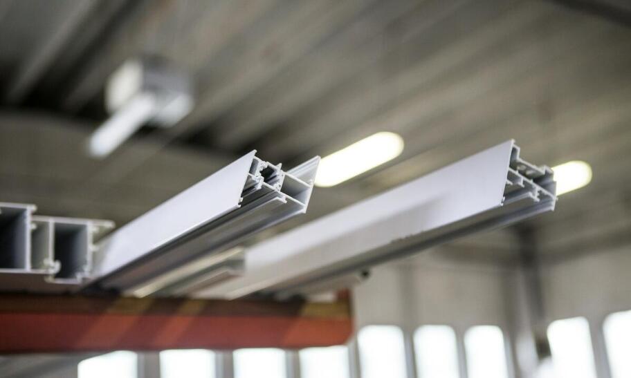 Jakie są wyzwania logistyczne przy montażu dużych konstrukcji aluminiowych?
