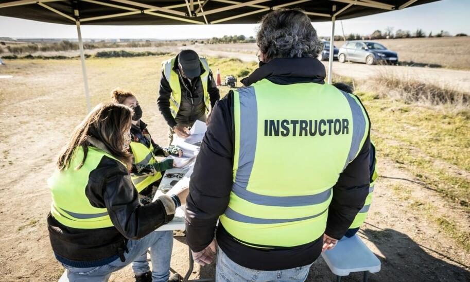 Dlaczego warto rozpocząć swoją przygodę ze spadochroniarstwem od kursu AFF?